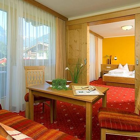 Hotel Maximilian مايرهوفن الغرفة الصورة