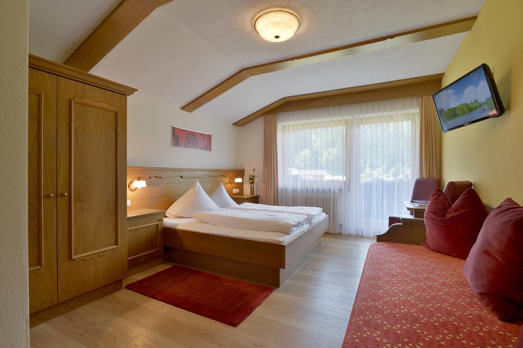 Hotel Maximilian مايرهوفن الغرفة الصورة
